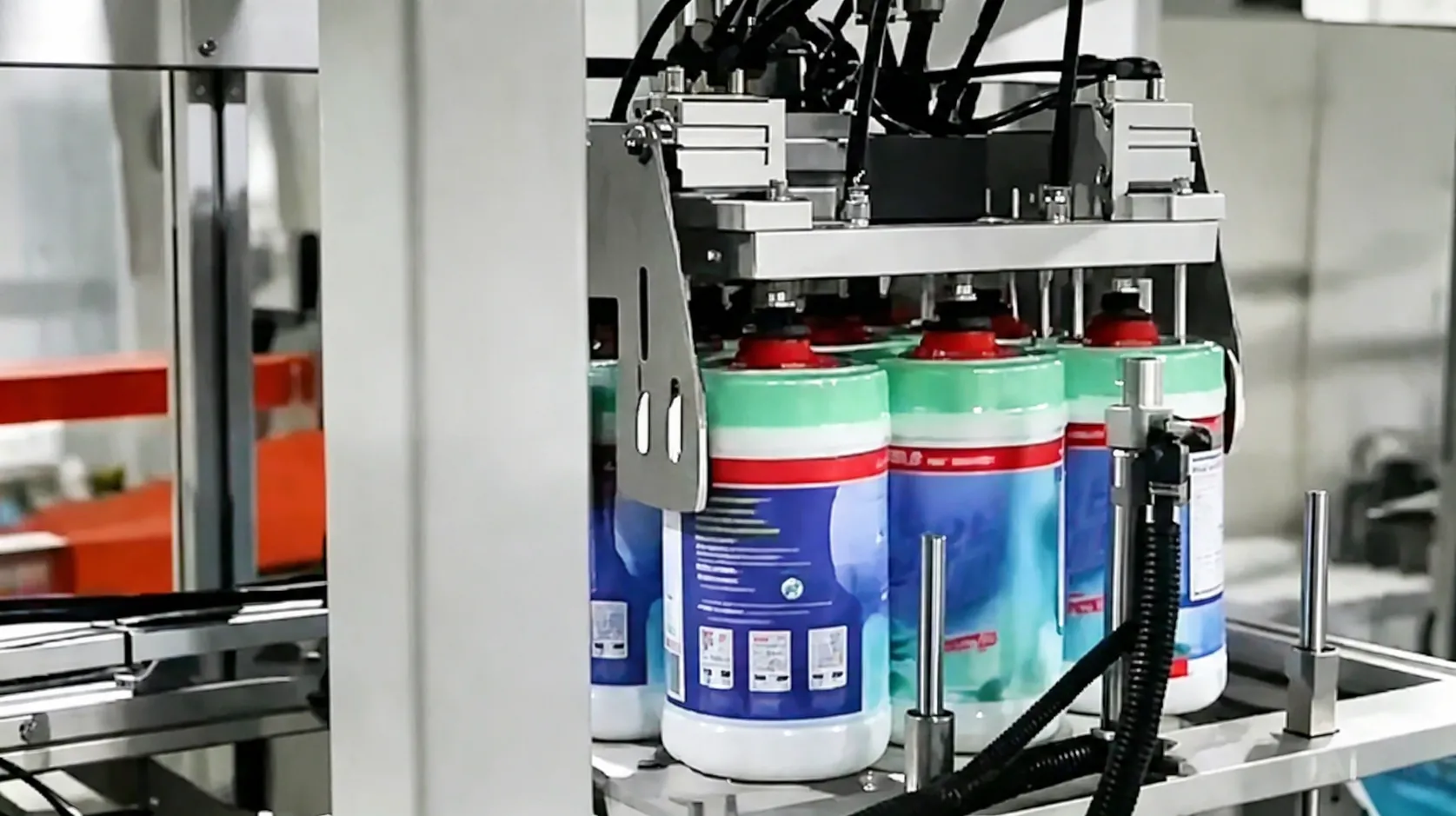 Automatische Flaschen-Kartonverpackungsmaschine in der industriellen Produktionslinie